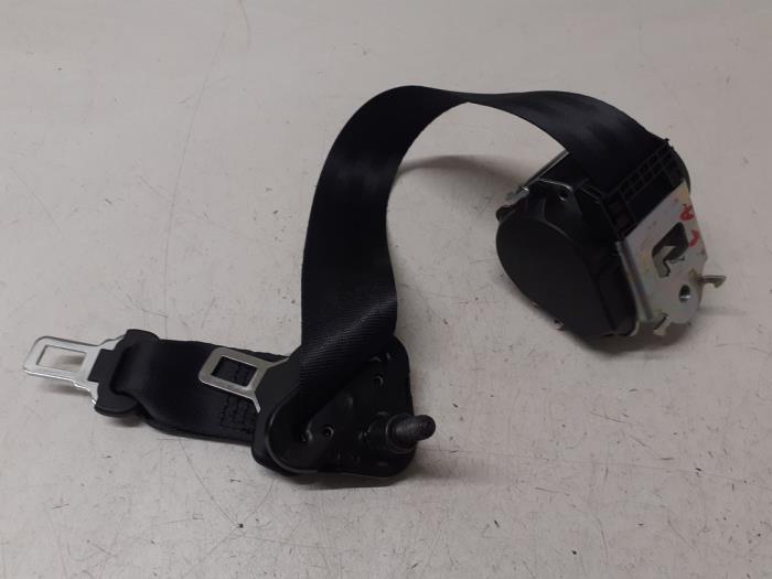 Rear seatbelt, centre from a Renault Clio IV (5R) 1.5 Energy dCi 90 FAP 2015
