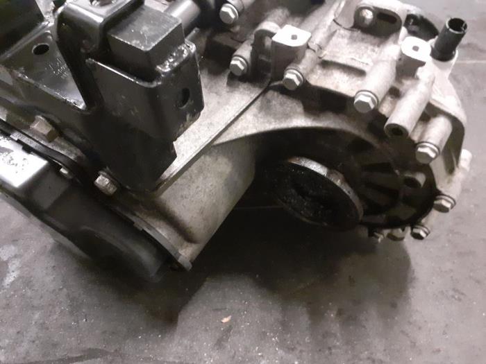 Gearbox from a Seat Ibiza ST (6J8) 1.2 TDI Ecomotive 2011