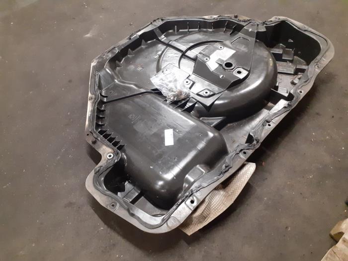 Caja de rueda de repuesto de un Renault Grand Scénic III (JZ) 1.5 dCi 110 2013