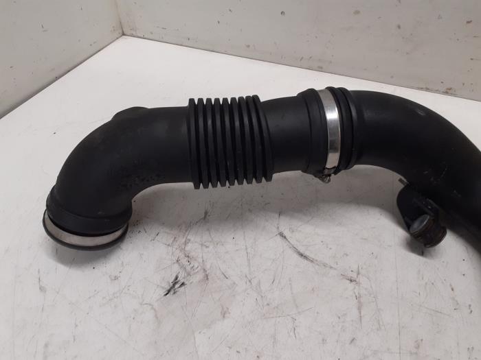 Air intake hose from a Opel Movano 2.3 CDTi Biturbo 16V FWD 2017