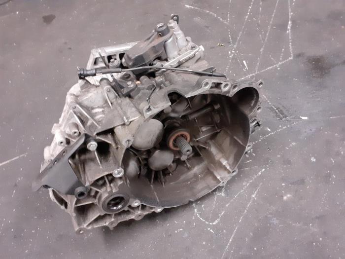 Gearbox Volvo V70 2.4 D5 20V - D5244T4 6G9R7002LF