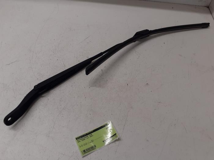 Front wiper arm from a Opel Corsa F (UB/UH/UP) 1.2 Turbo 12V 100 2020