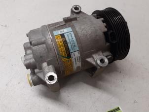 Używane Pompa klimatyzacji Renault Scénic II (JM) 2.0 16V Cena € 70,00 Procedura marży oferowane przez Autodemontage van de Laar