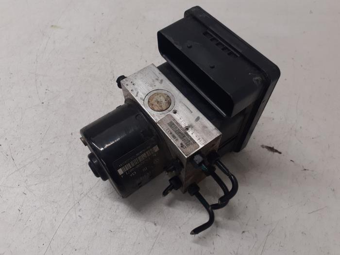 Usagé Bloc ABS Volkswagen Polo IV (9N1/2/3) 1.2 12V Prix € 70,00 Règlement à la marge proposé par Autodemontage van de Laar