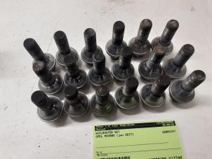 Used Set of wheel bolts Opel Movano 2.3 CDTi Biturbo 16V FWD Price € 30,25 Inclusive VAT offered by Autodemontage van de Laar
