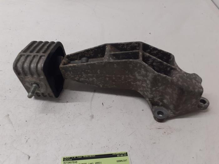 Engine mount from a Mercedes-Benz A (W168) 1.4 A-140 2003