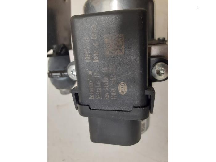 Vacuum pump (petrol) from a Volkswagen Polo VI (AW1) 1.0 MPI 12V 2019