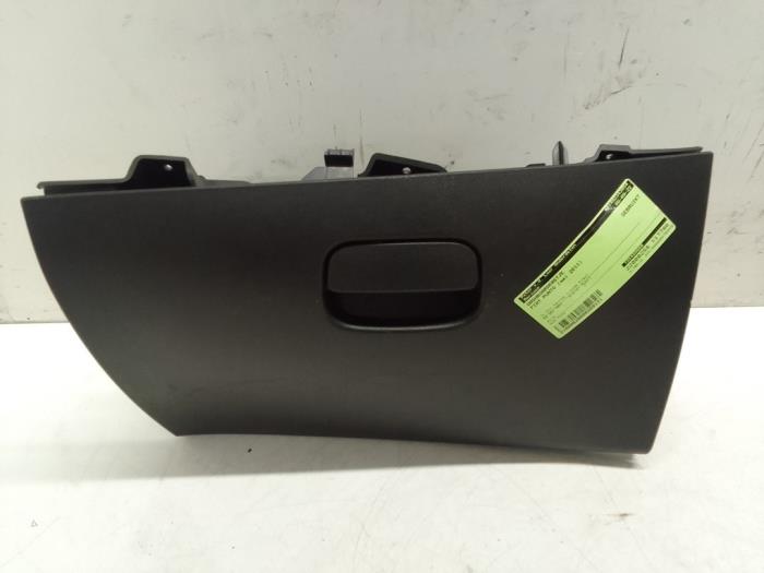 Begagnade Handskfack Fiat Punto Evo (199) 1.2 Euro 5 Pris € 50,00 Marginaltabell erbjuds av Autodemontage van de Laar