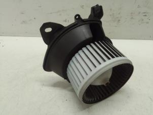 Usados Motor de ventilador de calefactor Fiat Punto Evo (199) 1.2 Euro 5 Precio € 50,00 Norma de margen ofrecido por Autodemontage van de Laar