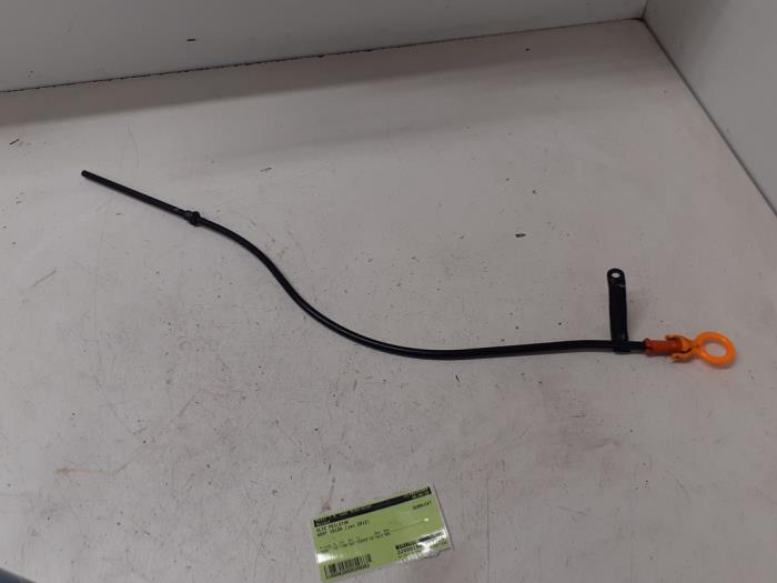 Oil dipstick from a Seat Ibiza IV (6J5) 1.2 12V 2012