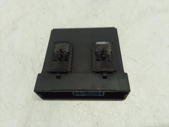 Central door locking module from a Citroën DS5 (KD/KF) 1.6 16V THP 200 2012