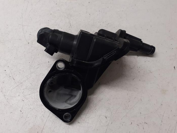 Thermostat housing from a Renault Clio IV (5R) 0.9 Energy TCE 90 12V 2019
