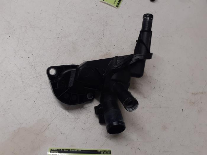 Thermostat housing from a Renault Clio IV (5R) 0.9 Energy TCE 90 12V 2019