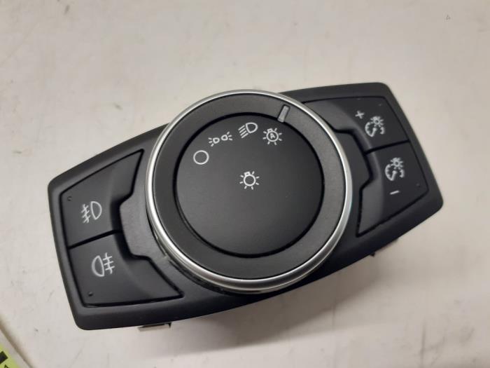 Licht Schalter van een Ford Focus 3 Wagon 1.5 EcoBoost 16V 150 2018