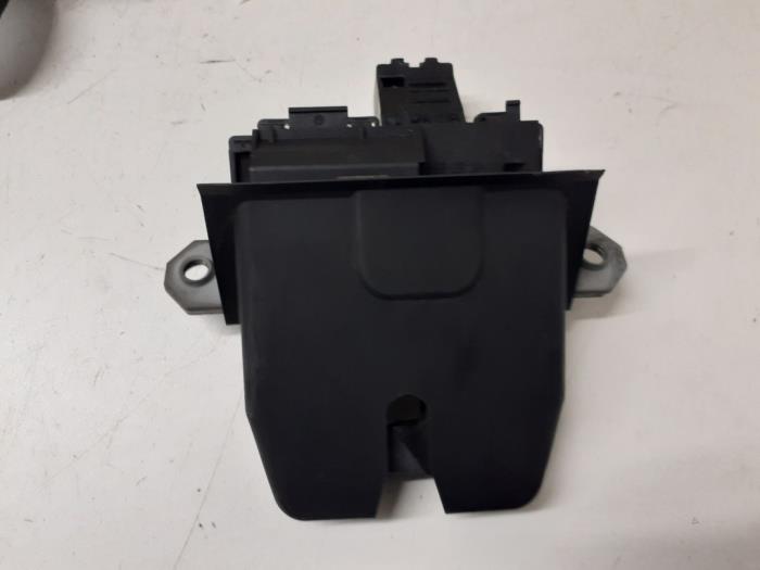 Tailgate lock mechanism from a Ford Focus 3 Wagon 1.5 EcoBoost 16V 150 2018