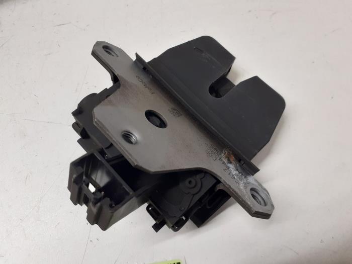 Tailgate lock mechanism from a Ford Focus 3 Wagon 1.5 EcoBoost 16V 150 2018