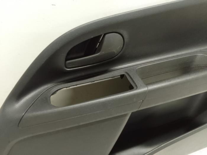 Tapicerka drzwi prawych wersja 2-drzwiowa z Volkswagen Up! (121) 1.0 12V 60 2012