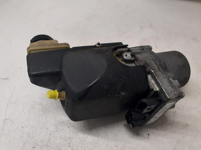 Usagé Pompe de direction Renault Laguna III Estate (KT) 2.0 16V Prix € 250,00 Règlement à la marge proposé par Autodemontage van de Laar