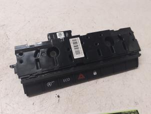 Used Panic lighting switch Renault Clio V (RJAB) 1.0 TCe 90 12V Price € 60,50 Inclusive VAT offered by Autodemontage van de Laar