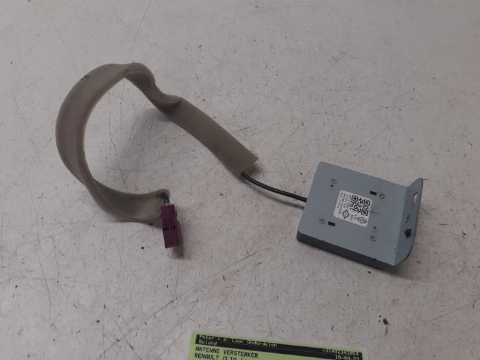 Antenna Amplifier from a Renault Clio V (RJAB) 1.0 TCe 90 12V 2021