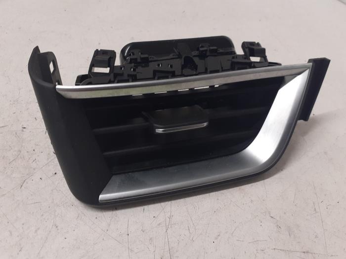 Dashboard vent from a Renault Clio V (RJAB) 1.0 TCe 90 12V 2021