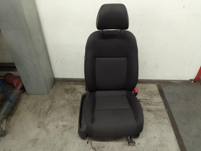 Używane Fotel prawy Volkswagen Golf Plus (5M1/1KP) 1.4 16V Cena na żądanie oferowane przez Autodemontage van de Laar