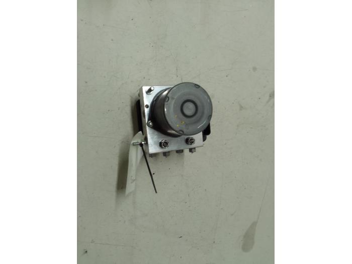 Usagé Bloc ABS Renault Clio V (RJAB) 1.0 TCe 90 12V Prix sur demande proposé par Autodemontage van de Laar