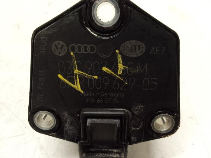 Sensor de nivel de aceite de un Volkswagen Polo V (6R) 1.2 TSI 2014