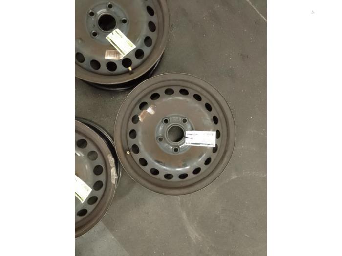 Set of wheels from a Volkswagen Golf Plus (5M1/1KP) 1.4 16V 2010