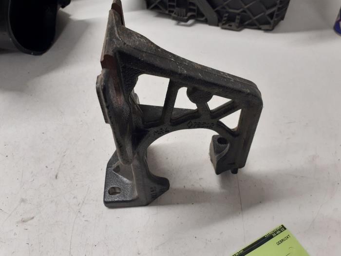 Used Engine mount Opel Vivaro Combi 1.6 CDTi BiTurbo Price € 35,00 Margin scheme offered by Autodemontage van de Laar