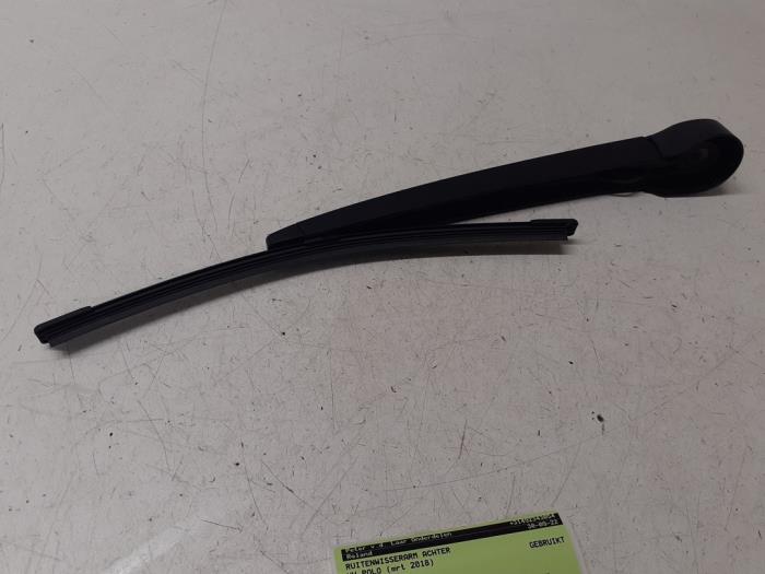 Rear wiper arm from a Volkswagen Polo VI (AW1) 1.6 TDI 16V 95 2018