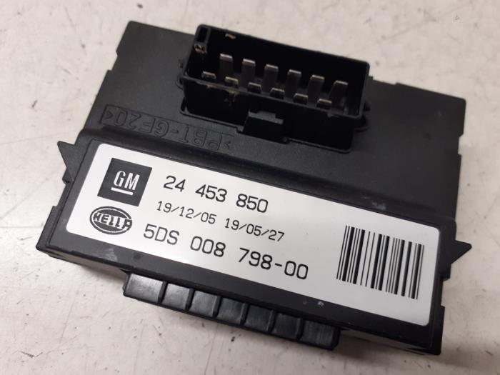 Opel Zafira Modules crochet de traction stock ProxyParts.fr