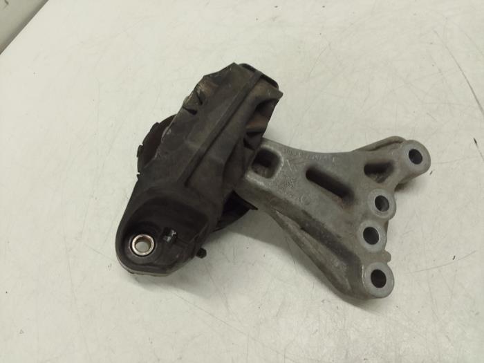 Used Engine mount Peugeot 2008 (CU) 1.2 Vti 12V PureTech 82 Price € 50,00 Margin scheme offered by Autodemontage van de Laar
