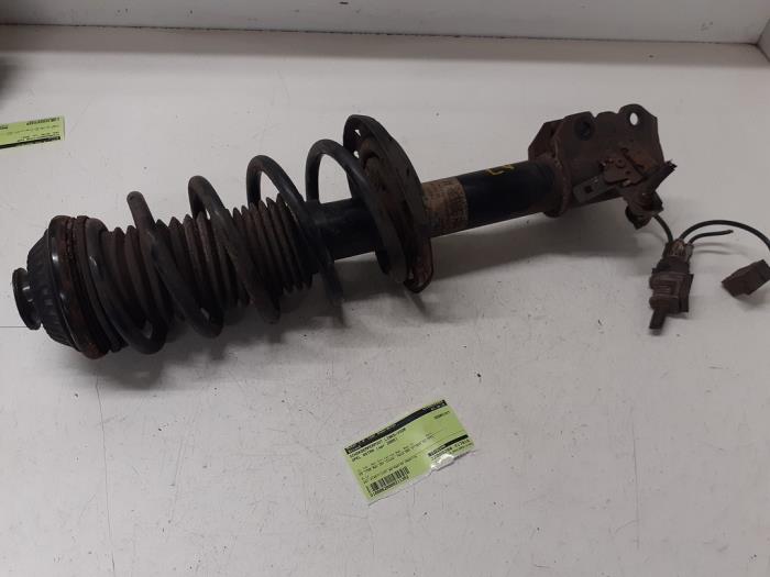 Front shock absorber rod, left from a Opel Astra H GTC (L08) 1.8 16V 2005