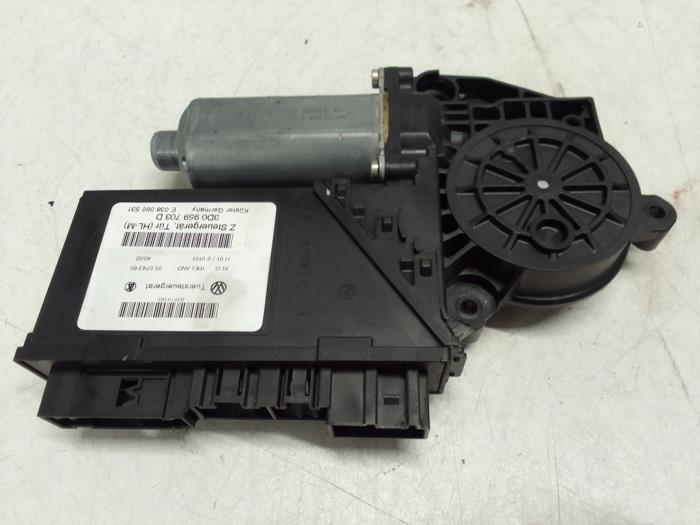 Usados Motor de ventanilla de puerta Volkswagen Phaeton (3D) 3.2 V6 30V Precio € 25,00 Norma de margen ofrecido por Autodemontage van de Laar