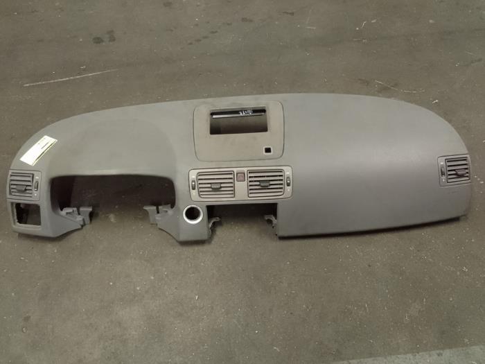 Usados Salpicadero Volvo V50 (MW) 2.4 20V Precio € 150,00 Norma de margen ofrecido por Autodemontage van de Laar