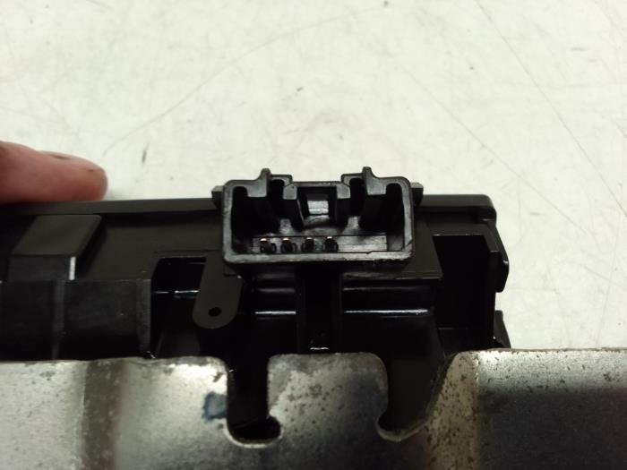 Mechanizm zamka tylnej klapy z Ford Fiesta 6 (JA8)  2015