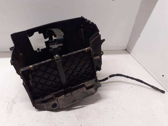 Begagnade Batterilåda Renault Scénic III (JZ) 1.4 16V TCe 130 Pris € 48,40 Inklusive moms erbjuds av Autodemontage van de Laar