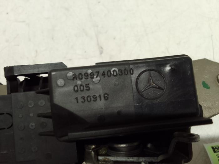 Tailgate lock mechanism from a Mercedes-Benz GLE Coupe (C292) 400 3.0 V6 24V biturbo 4-Matic 2016