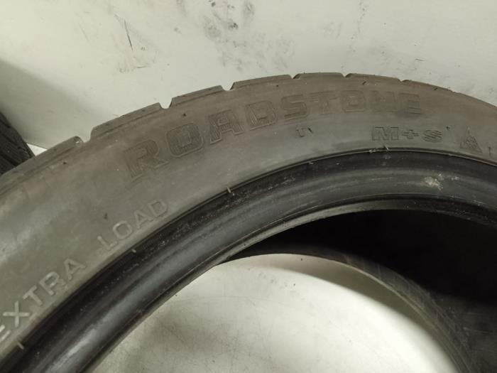 Używane Opona zimowa Cena na żądanie oferowane przez Autodemontage van de Laar