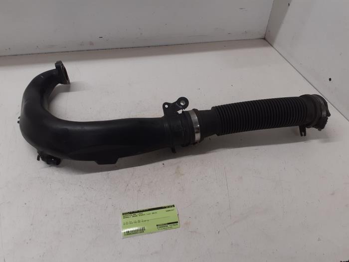 Air intake hose from a Renault Grand Scénic III (JZ) 1.5 dCi 110 2013