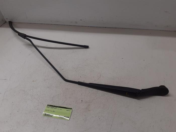 Front wiper arm from a Renault Grand Scénic III (JZ) 1.5 dCi 110 2013