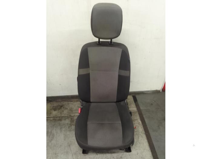 Seat, left from a Renault Grand Scénic III (JZ) 1.5 dCi 110 2013