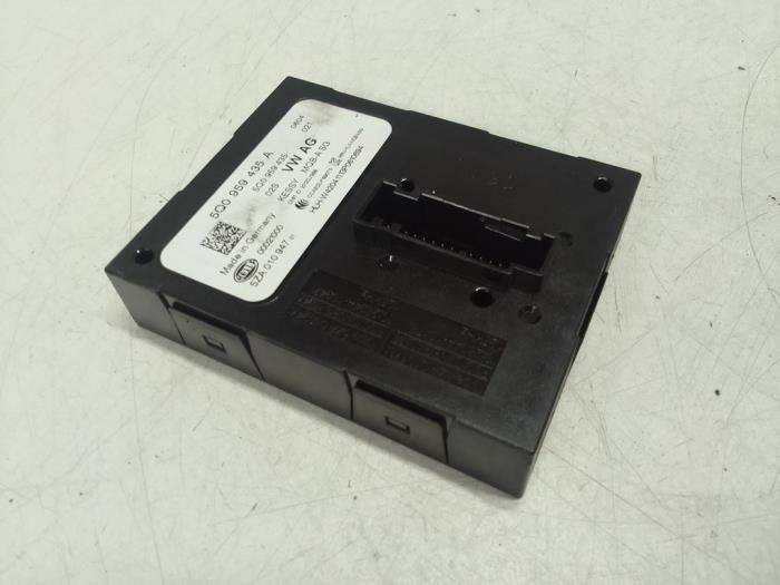Używane Modul keyless vehicle Volkswagen Golf VII (AUA) 2.0 GTI 16V Cena € 50,00 Procedura marży oferowane przez Autodemontage van de Laar