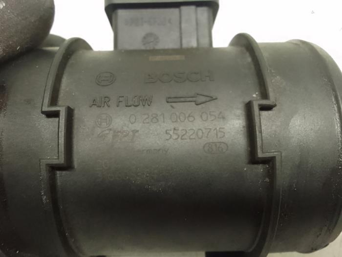 Luftmassenmesser van een Opel Combo 1.6 CDTI 16V 2014