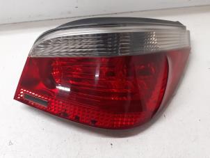 Gebrauchte Rücklicht rechts BMW 5 serie (E60) 530d 24V Preis € 50,00 Margenregelung angeboten von Autodemontage van de Laar