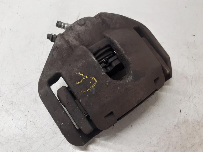 Gebrauchte Bremszange links vorne BMW 5 serie (E60) 530d 24V Preis € 50,00 Margenregelung angeboten von Autodemontage van de Laar