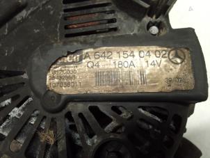 Dynamo van een Mercedes-Benz Viano (639) 3.0 CDI V6 24V 2008