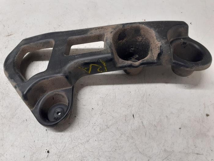 Rear bumper bracket, right from a Renault Clio IV Estate/Grandtour (7R) 1.5 Energy dCi 90 FAP 2015