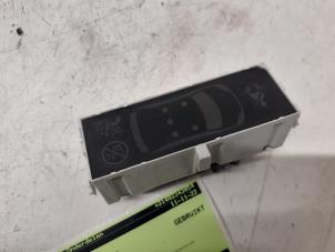 Usados Pantalla interior Citroen C3 Picasso (SH) 1.6 HDi 90 Precio € 45,00 Norma de margen ofrecido por Autodemontage van de Laar